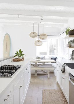 Upscale-Coastal-Beach-Bungalow-Design-Su