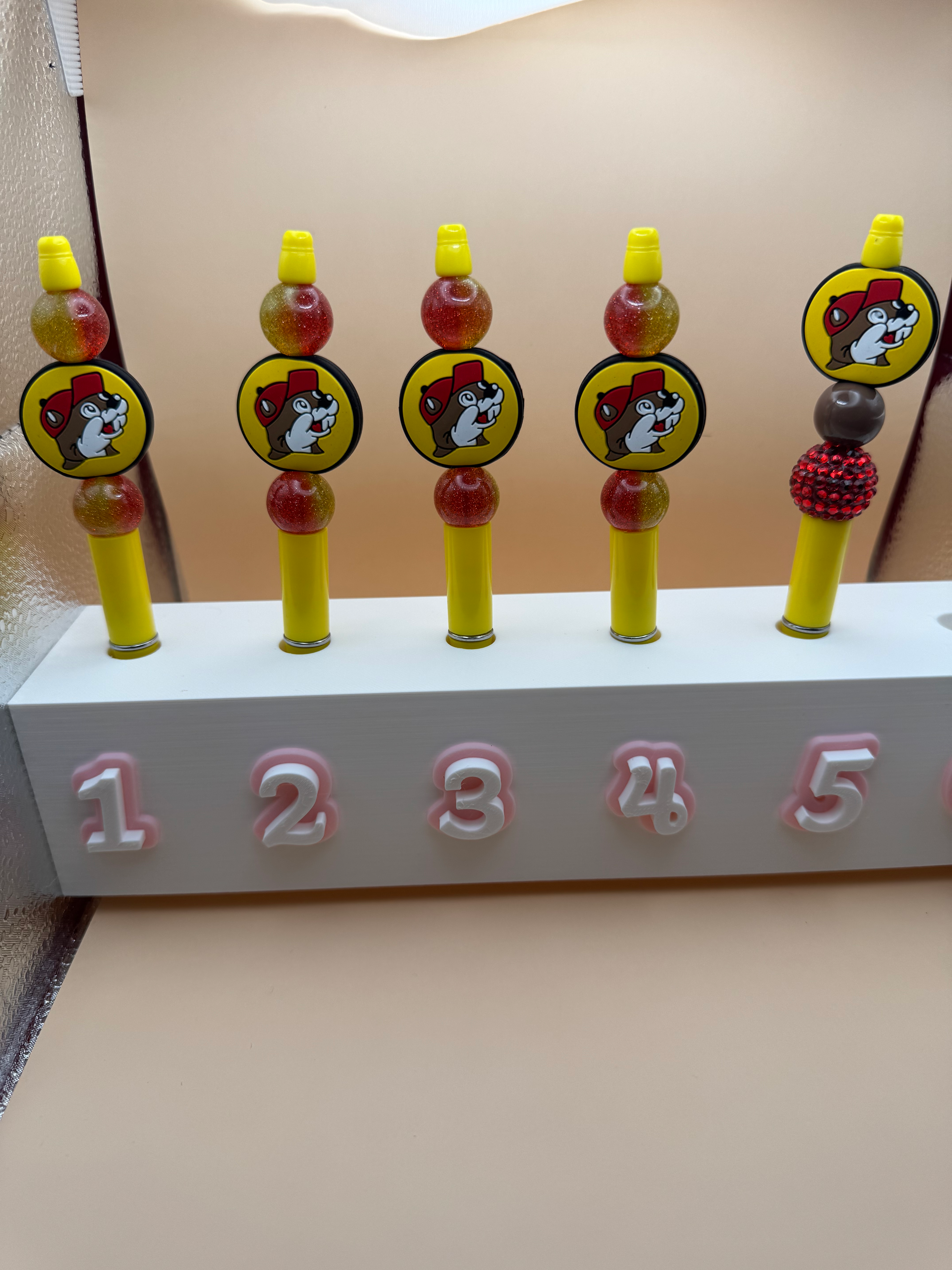 Bucee pens
