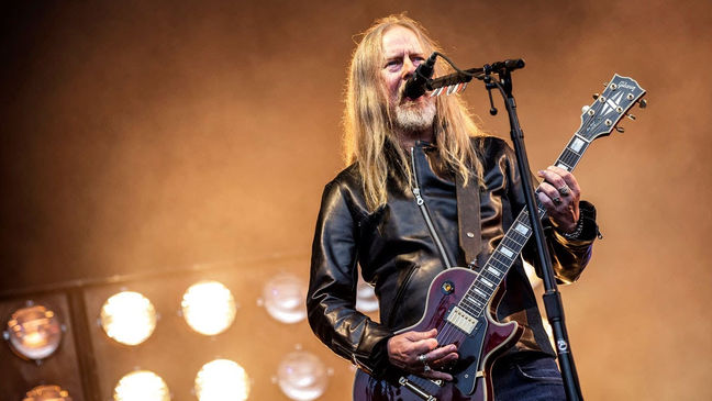 Watch Jerry Cantrell discuss his 30-year career
