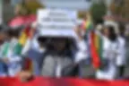 In May, healthcare workers protested to demand that ambulances and trucks carrying medical supplies be allowed to pass. Photo: Getty Images.