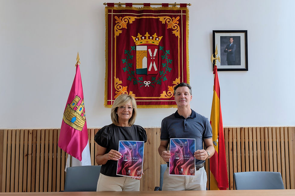 El alcalde de Miguel Esteban, Marcelino Casas Torres; y la concejala de Festejos, Pilar Lara.