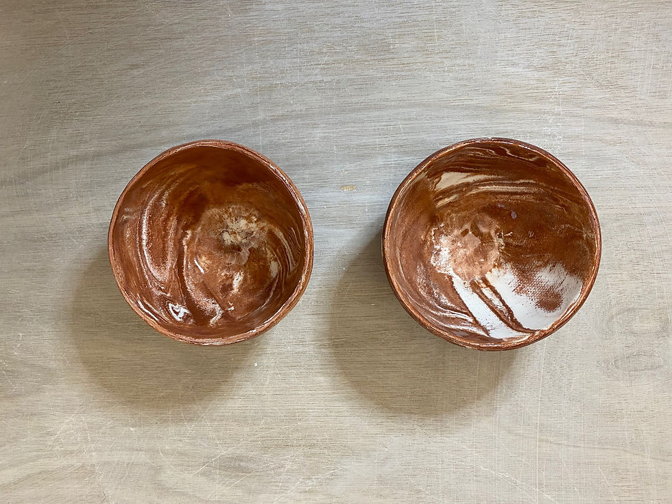 Miniature : Tasse bolé en terres mêlées ocre rouge et blanche 