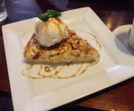 Torta de maça com sorvete - Montevideo - Uruguai - By Dalton Assis