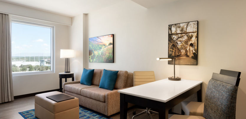 1 King Bed 2 Room Suite - 1318991.jpg