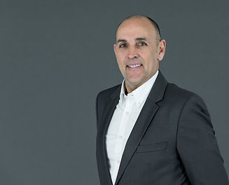 Uwe_Schmitz_mit_2019web_edited_edited_edited.jpg