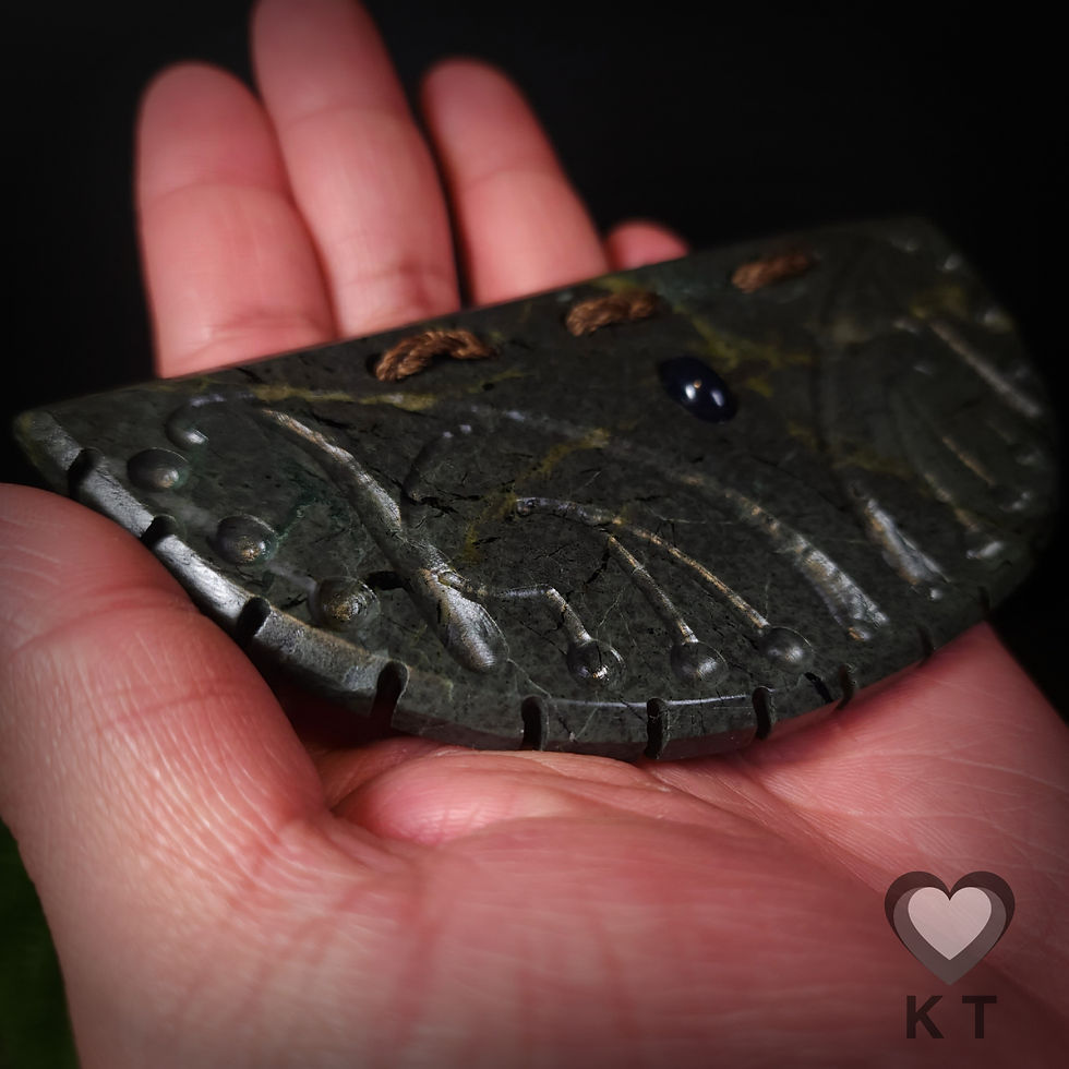 Thumbnail: Green Mapere Breast Plate With Black Opal Insert - Large