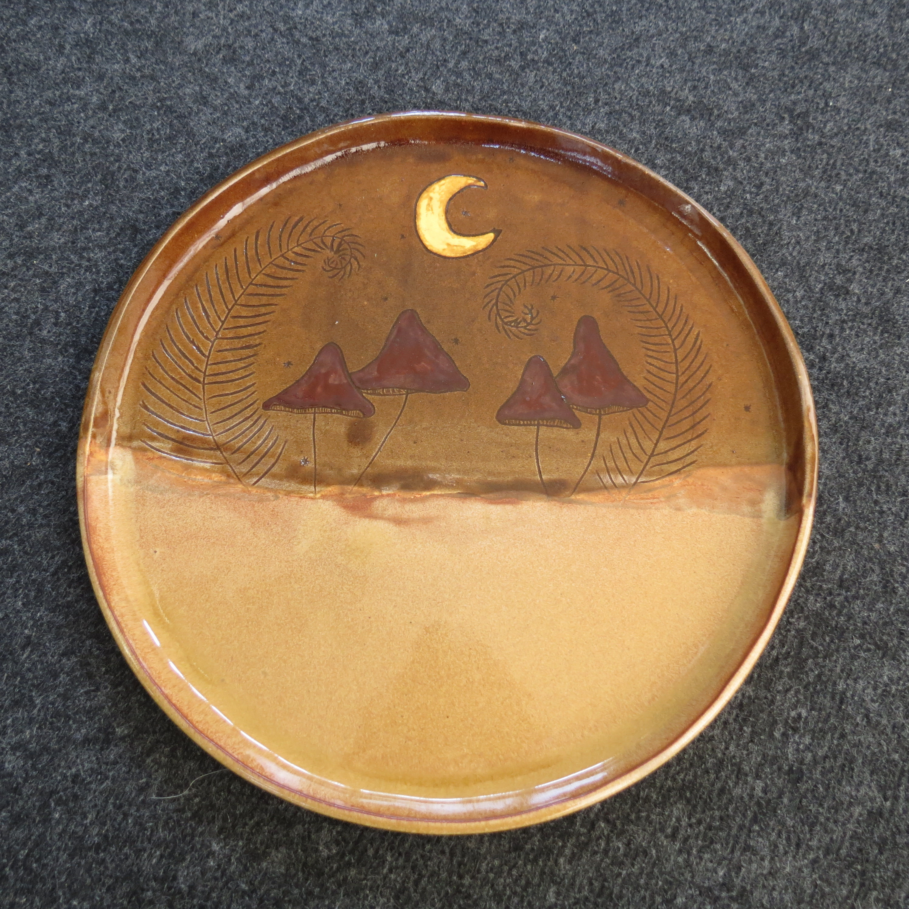 Farfurie pentru pizza din ceramică „Grădina Zânelor”, vedere de sus, realizată manual în Kaleido Bonțida