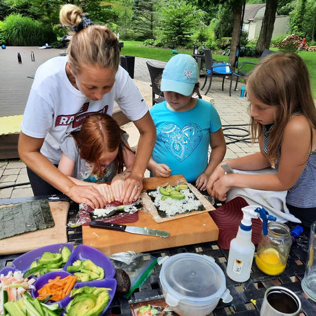 KIDS Making SUSHI