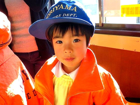 福島県 郡山市 片平学園 片平 幼稚園 こども園 園児 喜久田基幹分署 消防 防火 教室 装備 試着