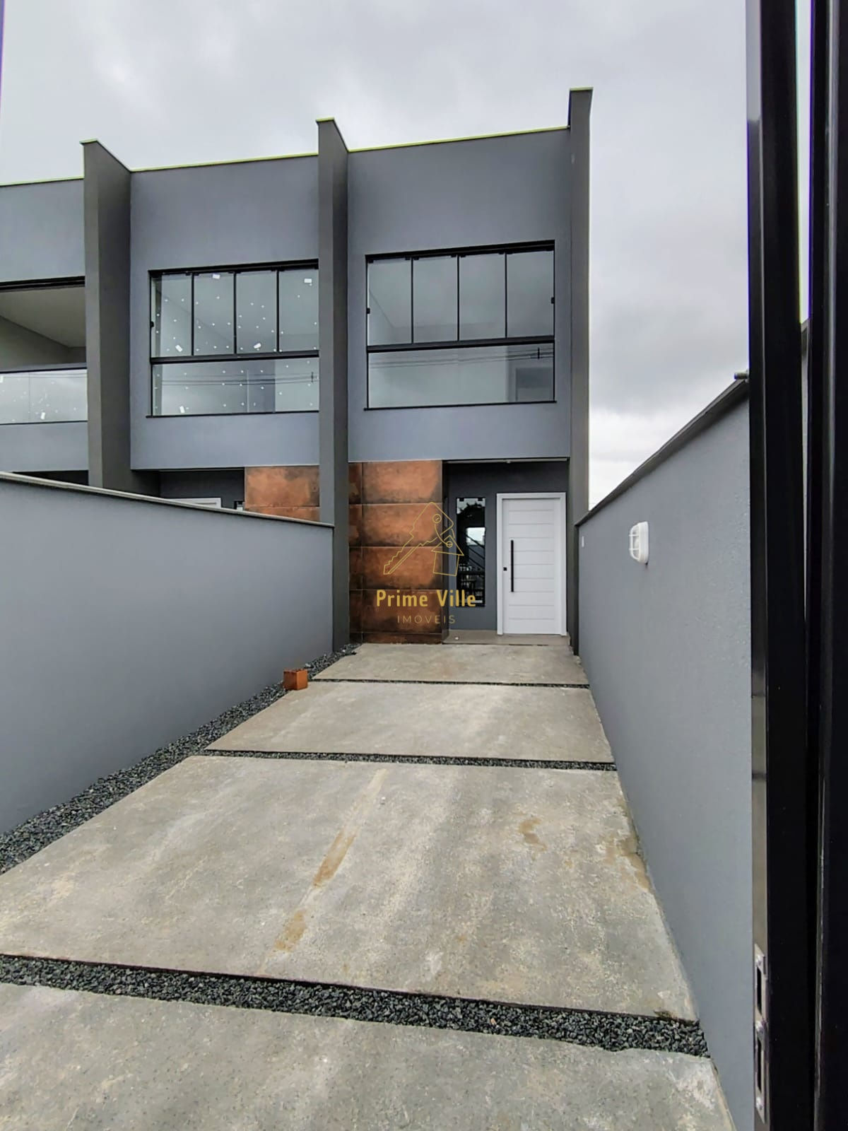 Geminado novo com 2 suítes no Vila Nova