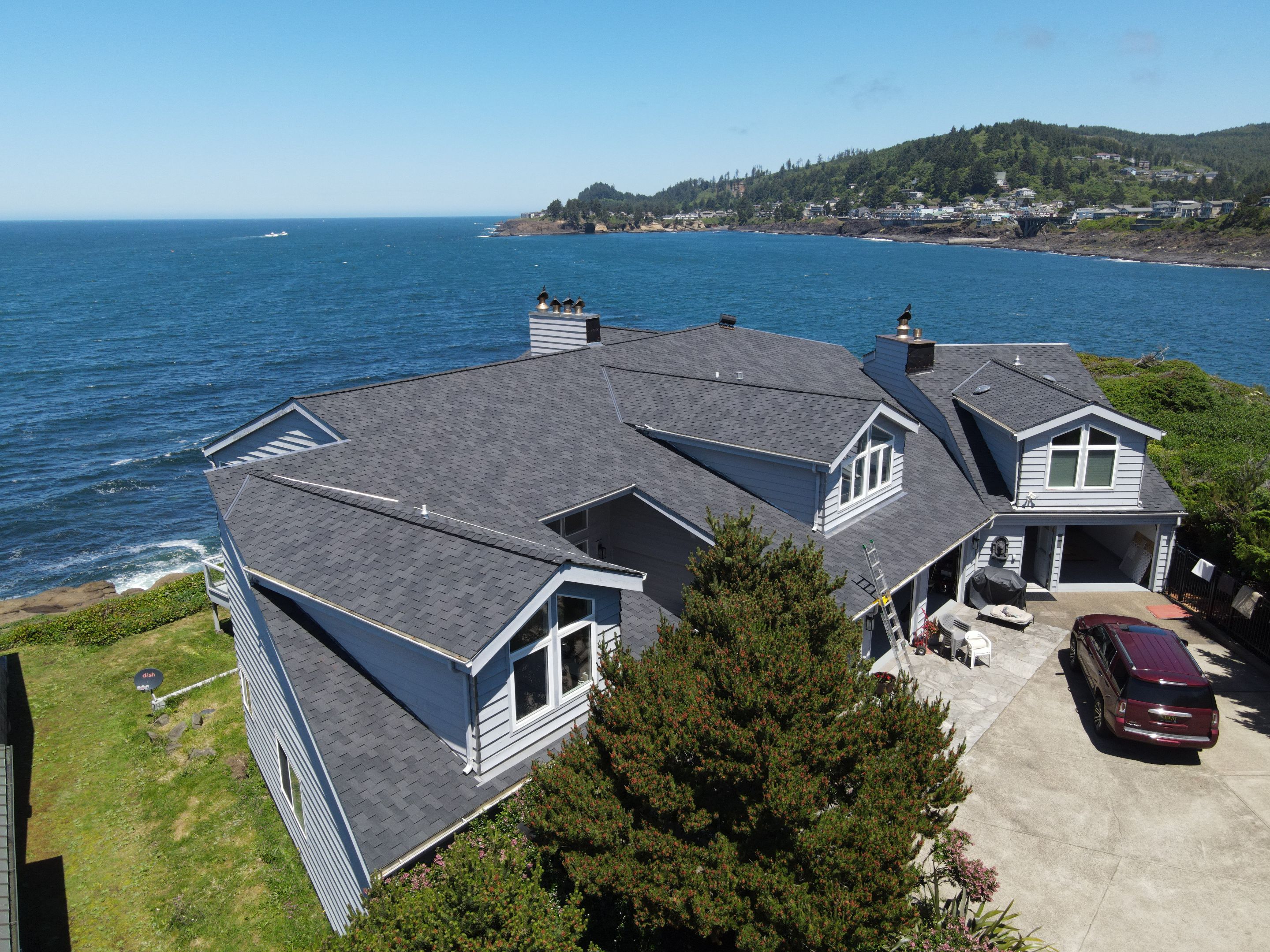 Windsor Scotchgard designer shingle roof in Midnight Black