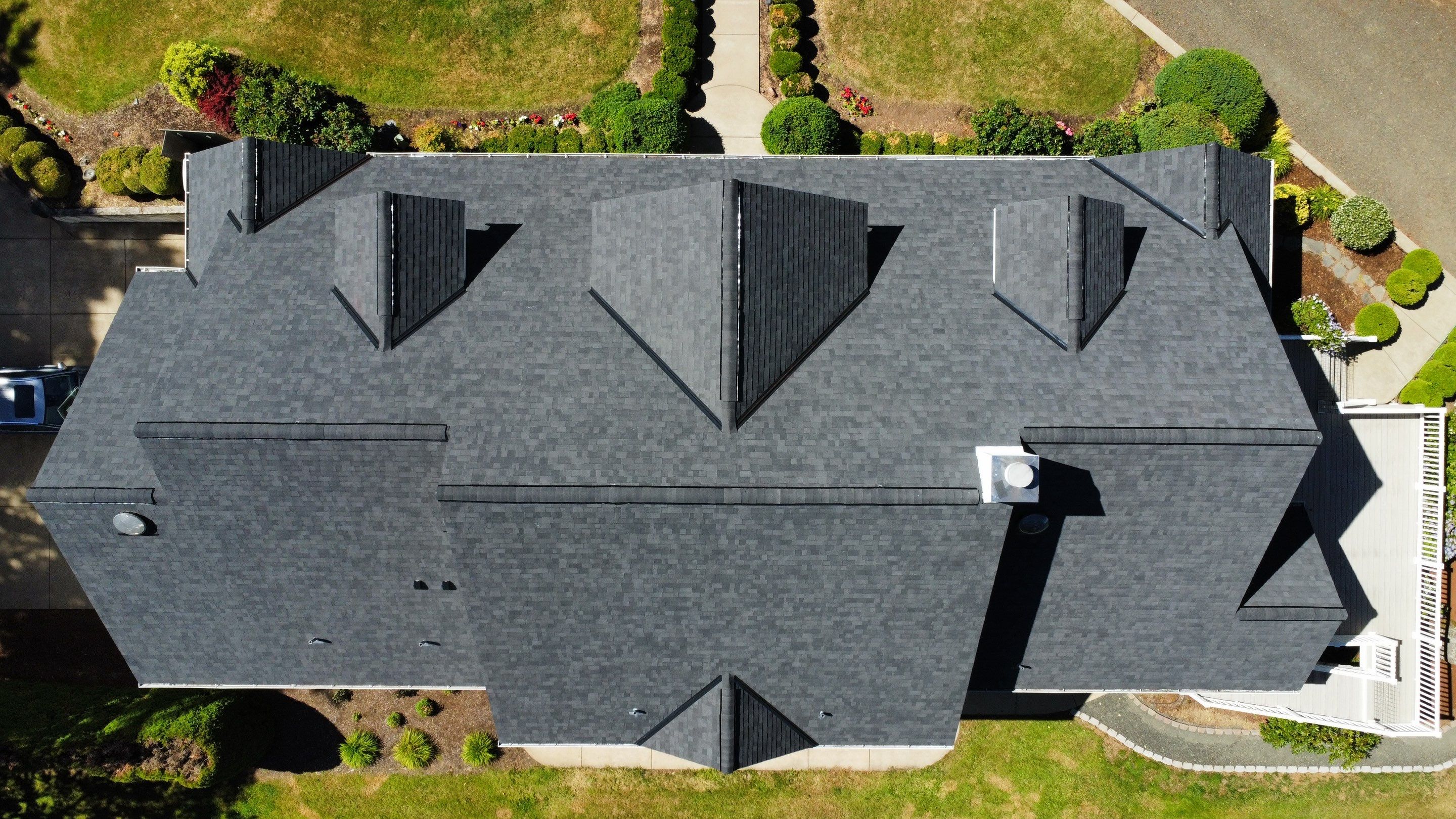 Vista Midnight Black shingle roof viewed from above