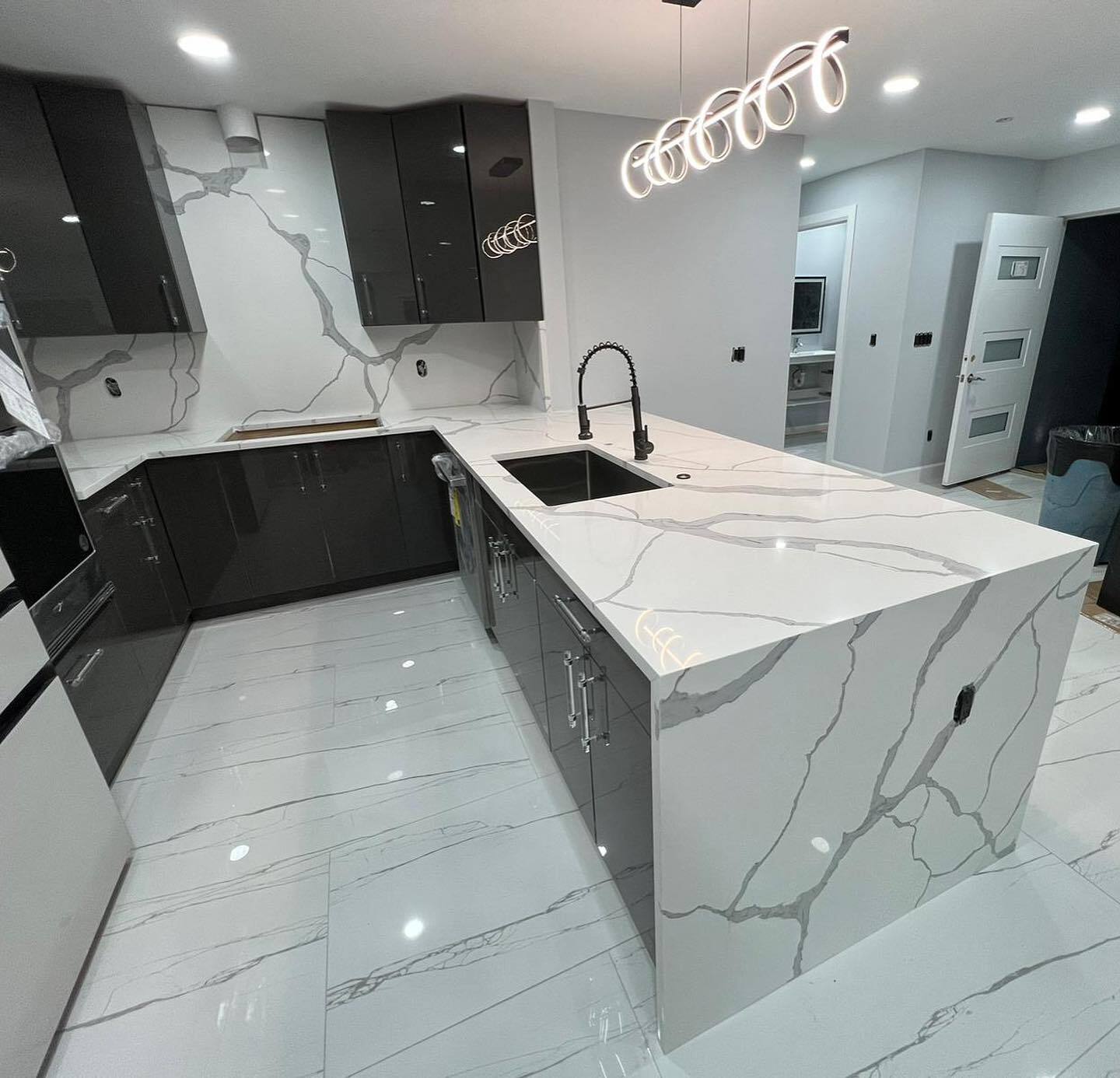 Installation photograph by Affordable Granite Florida