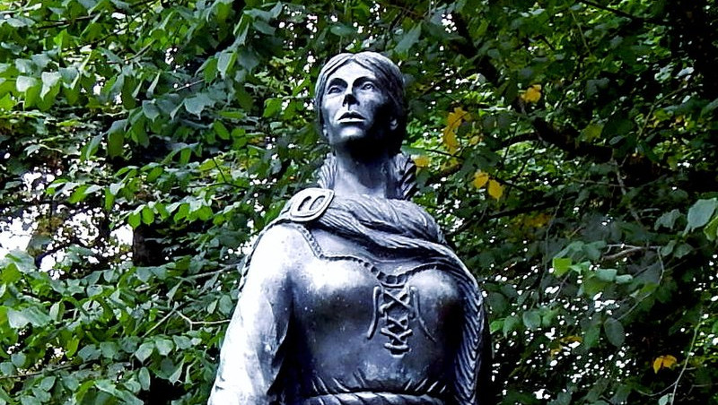 Grace O'Malley Statue.jpg