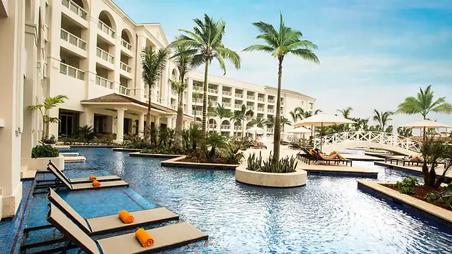 Hyatt-Zilara-Rose-Hall-P497-Pool-Swim-Up.16x9.webp
