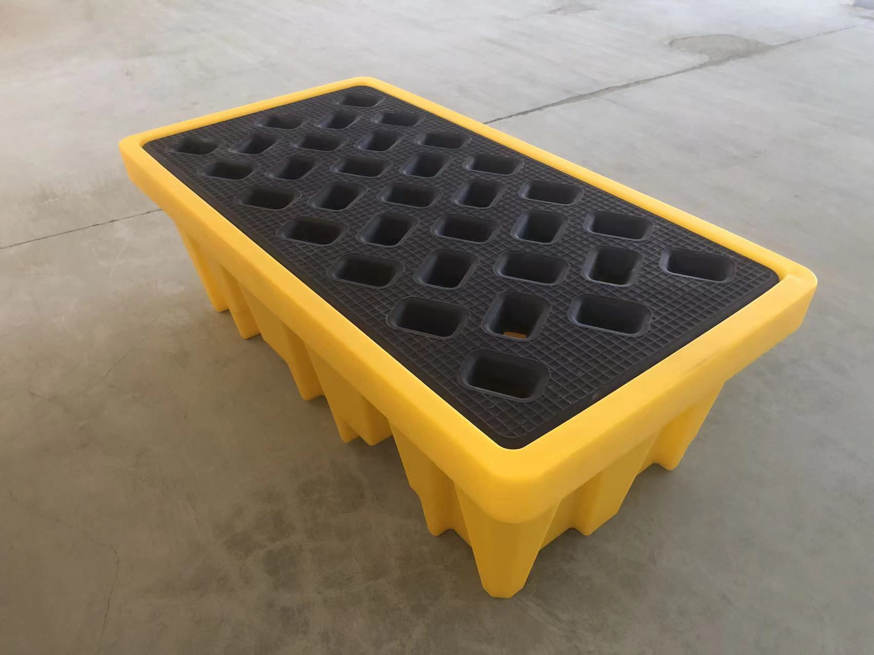 China Top Quality 2 Drums Spill Containment High Profile Pallet Manufactured by Enlightening Plast