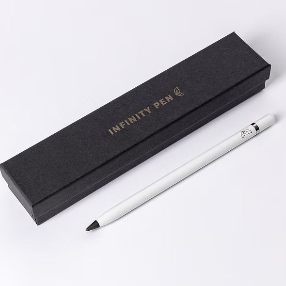 Umweltfreundliche Verpackung mit Infinity Pen und Recycling-Siegel