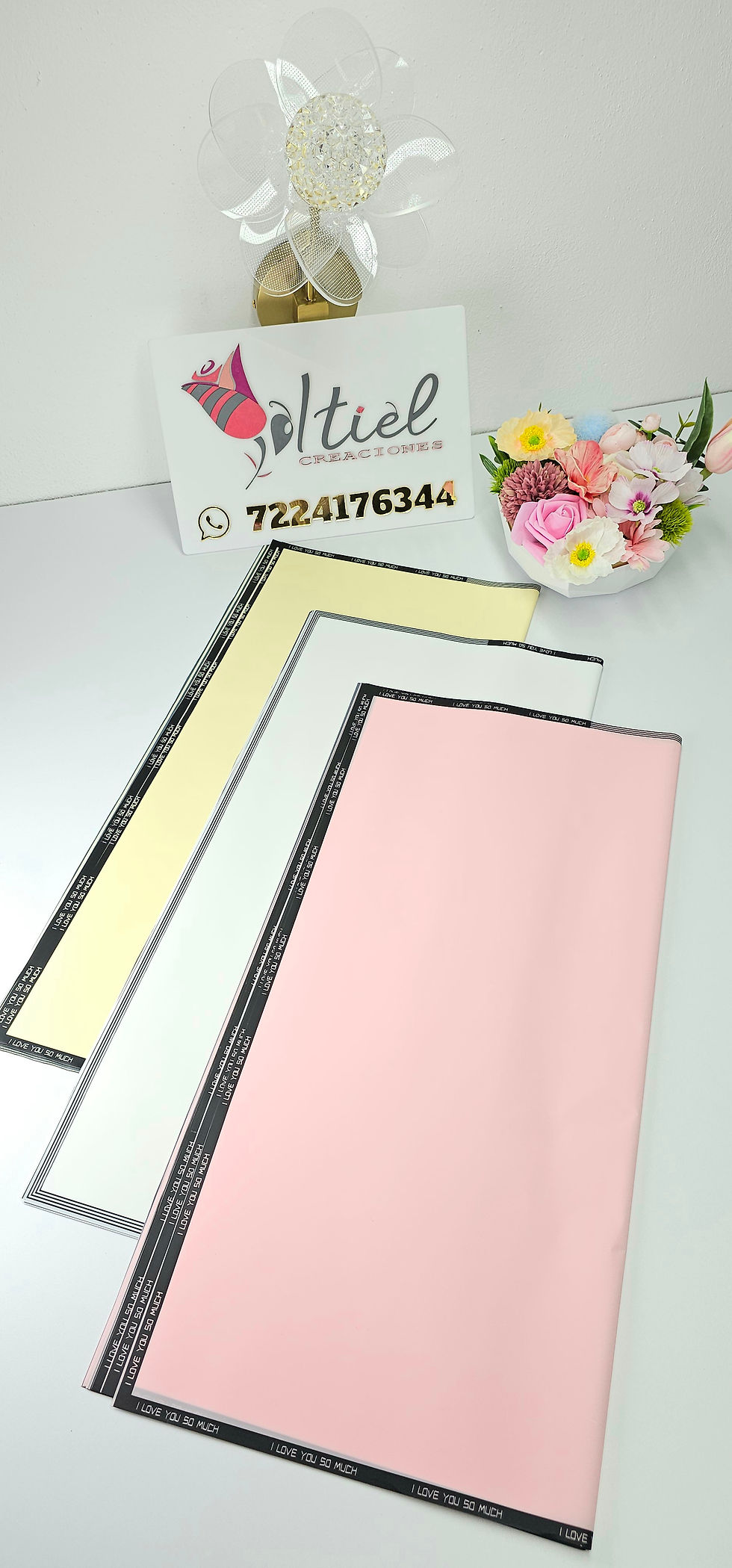 Papel C solido con filo de letras