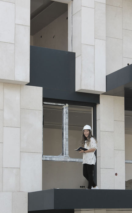 Serdivan'da nitelikli cephe uygulaması: Incity konut projesinde taş panel yerleşimi ve teknik kontrol süreci.