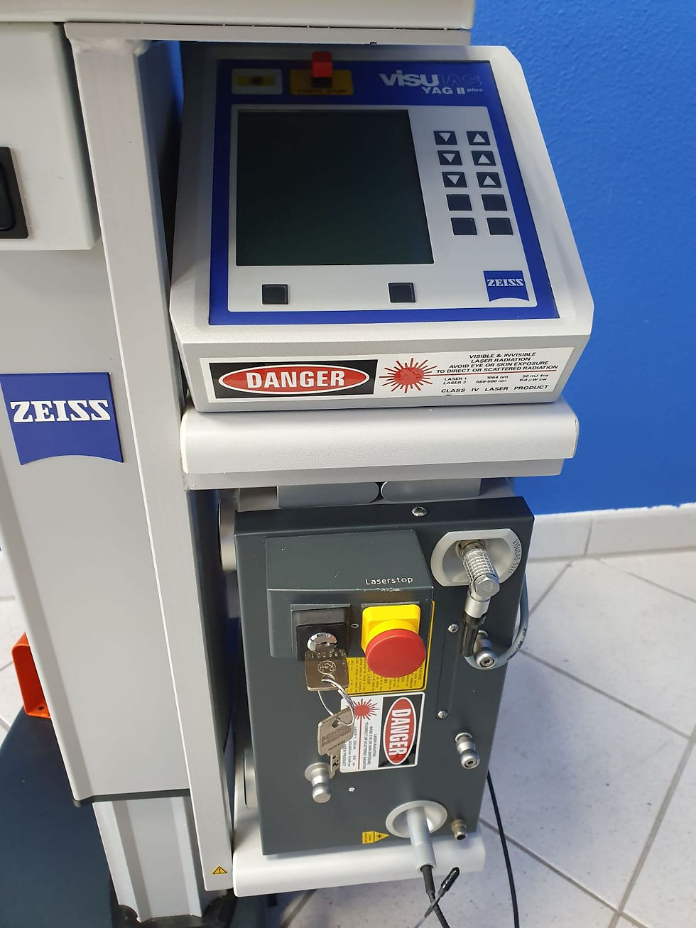 Miniature : Zeiss Visulas yag II plus + visulas 532, mit Spaltlampe und Tisch