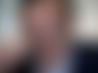 Πουλάω το σενάριο στο Netflix για να το βλέπει ο Κυριάκος στο κινητό του!