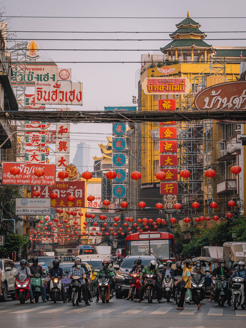 Traffic jam, asia, street full of people and cars, Italia, napoli, brind man, Luca Talarico, Through Luca's Lens , street art, urban photography, photo art, wallpaper, home decor