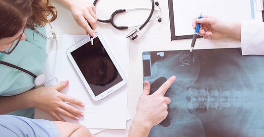 Doctors examine an Xray