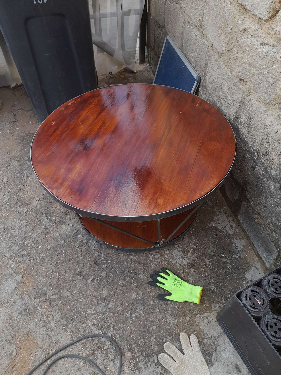 Thumbnail: Saligna  table