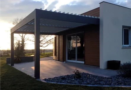 pergola-facade-lisudestemps-02-min.webp