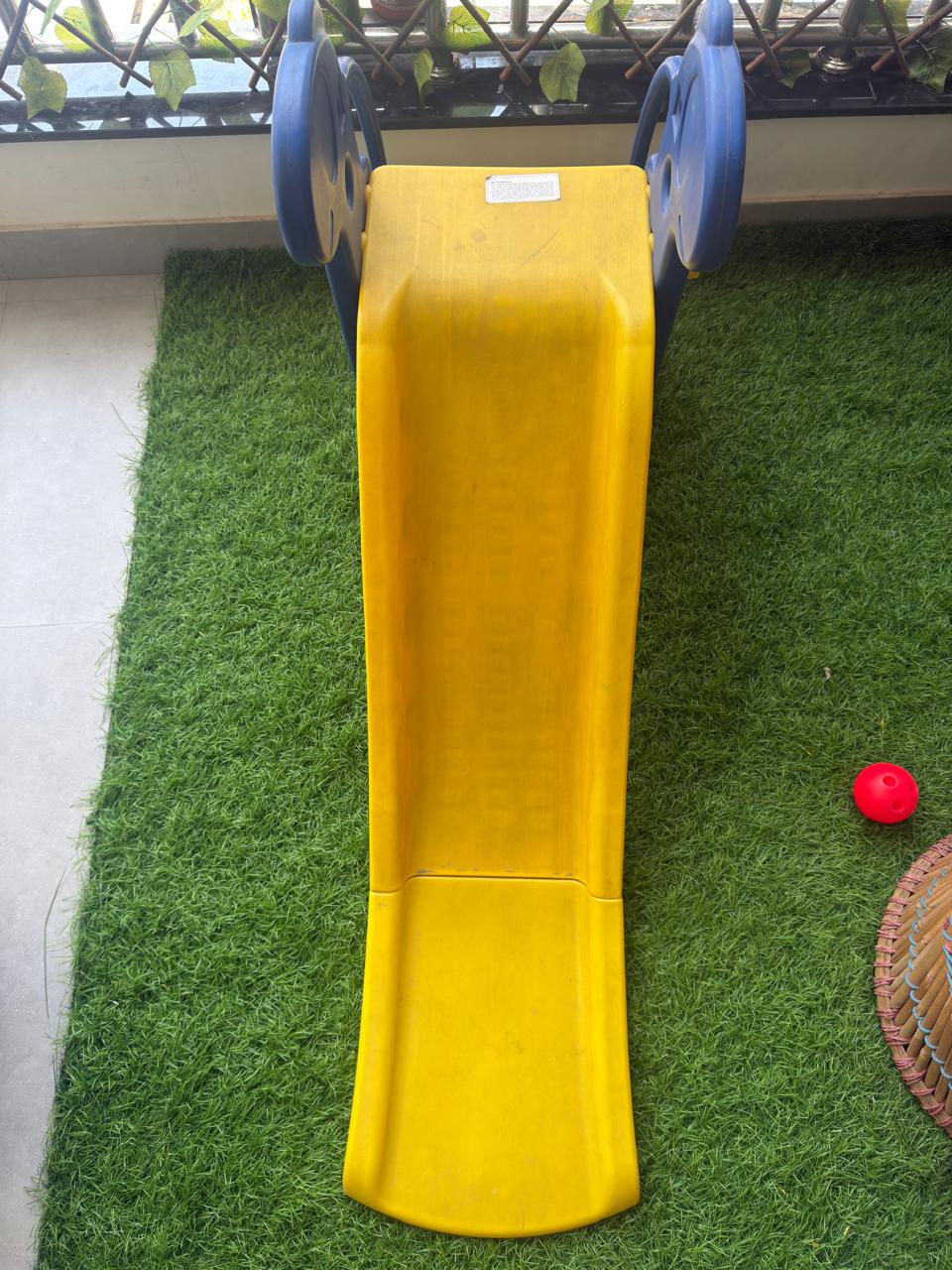 Thumbnail: Blue and Yellow Dino Slide