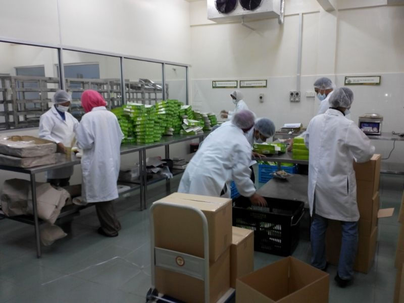 VACUUM PACKED DURIAN OPERATION PHOTO.jpg