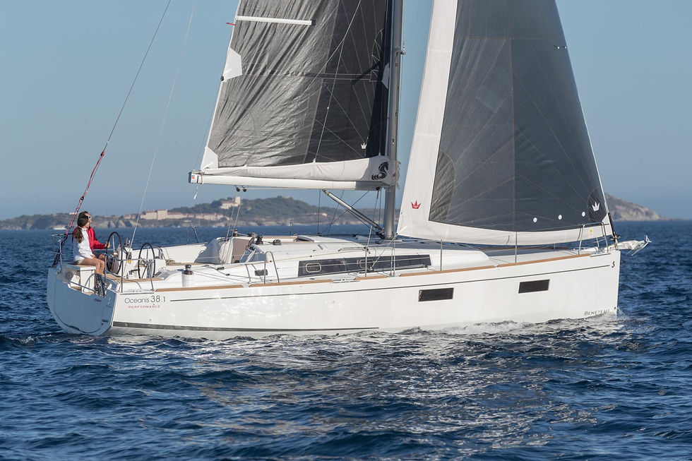 OCEANIS 38_IMAGE_EXTERIOR_LIFESTYLE .jpeg