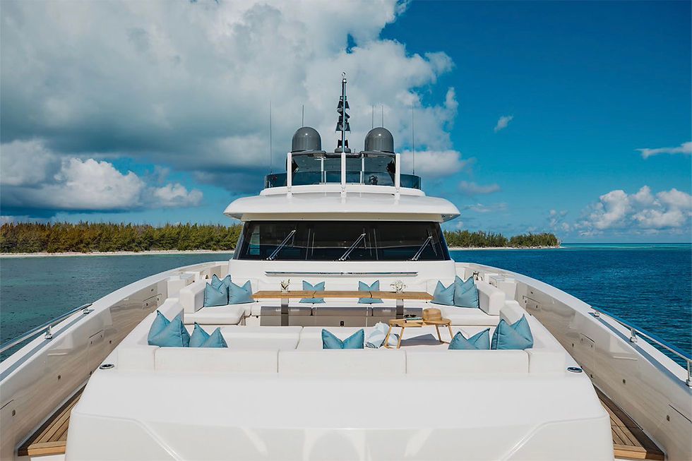 ULTIMATE BOW LOUNGE & DINING AREA