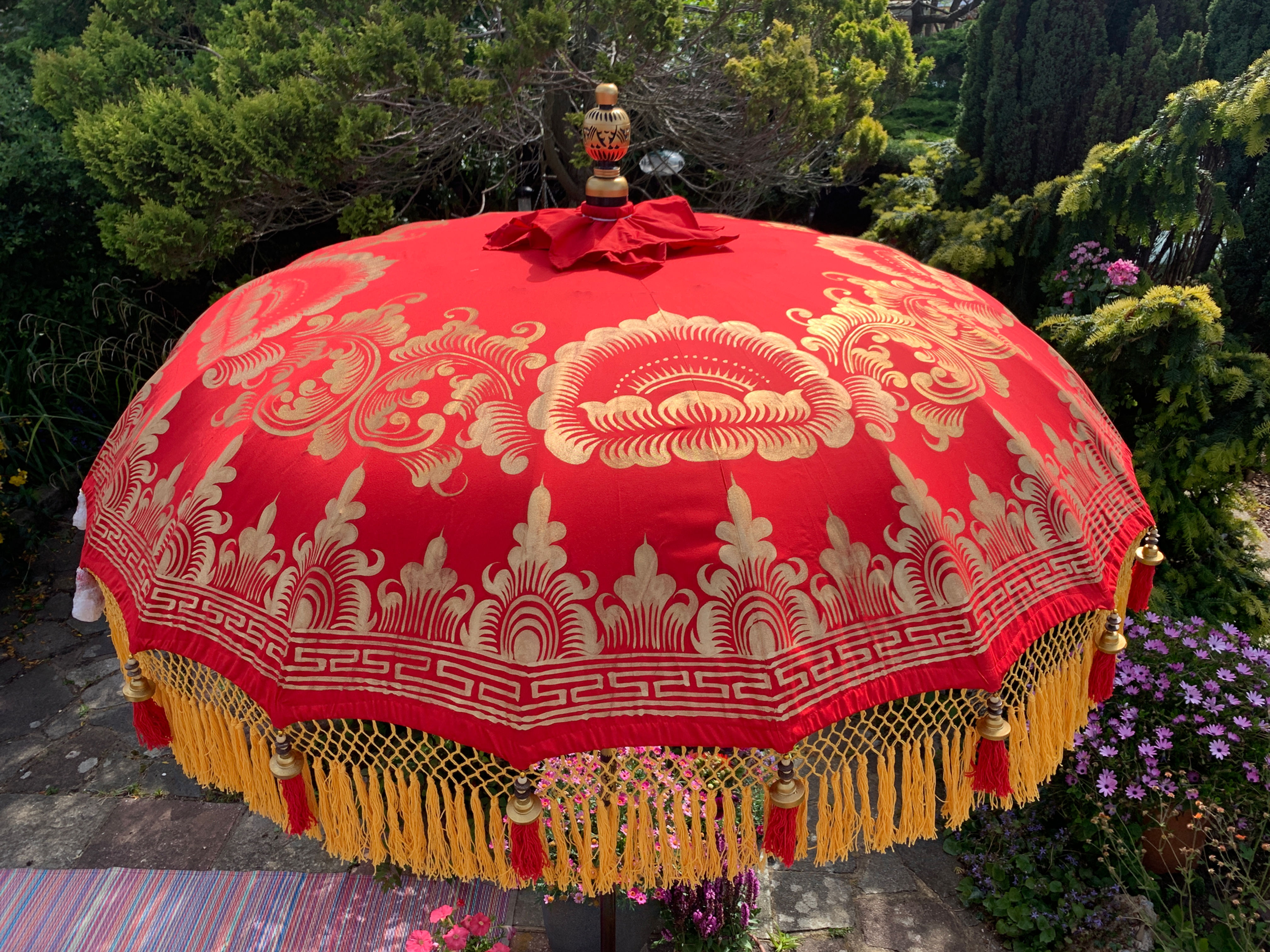 Lipstick red and gold nirvana