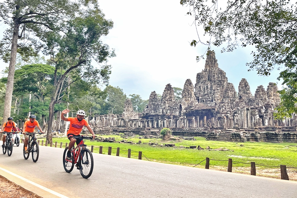 Cycling the Angkor temple