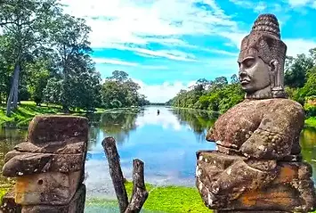 Status of the gods at the south gate of the Angkor Thom