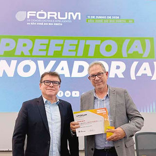 Odair Silva recebe prêmio de Prefeito Inovador 2026 no Fórum de Cidades Digitais e Inteligentes