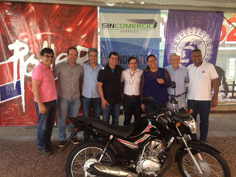 Ganhadora recebeu prêmio de sorteio do comércio
