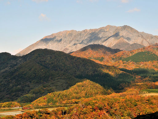 Mt. Daisen autumn leaves guide with driving, buses, hiking and hotels