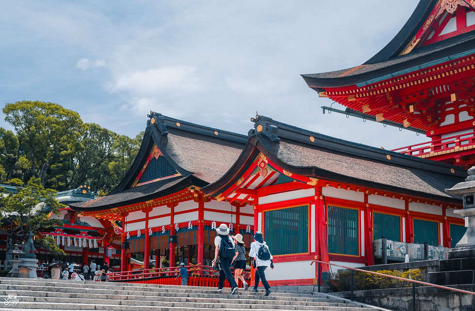 Visitors at Fushimi Inari illustrating how to avoid Kyoto autumn crowds with early rail-first planning