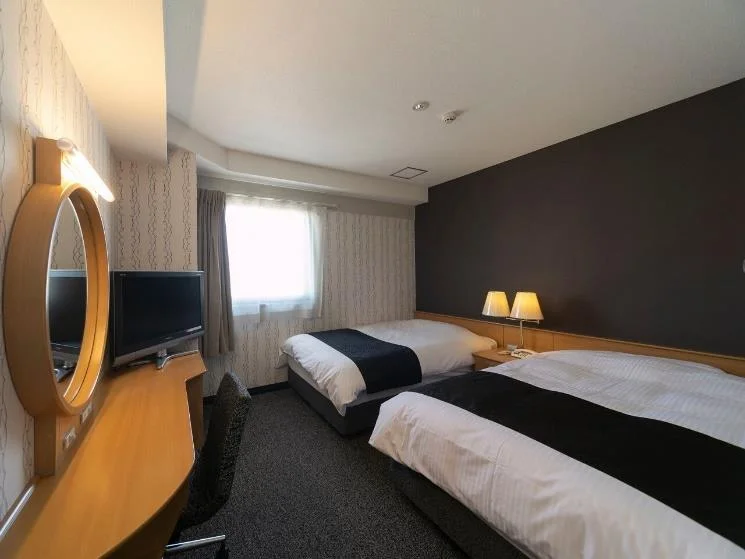 Twin room with two separate beds at APA Hotel Kanku Kishiwada