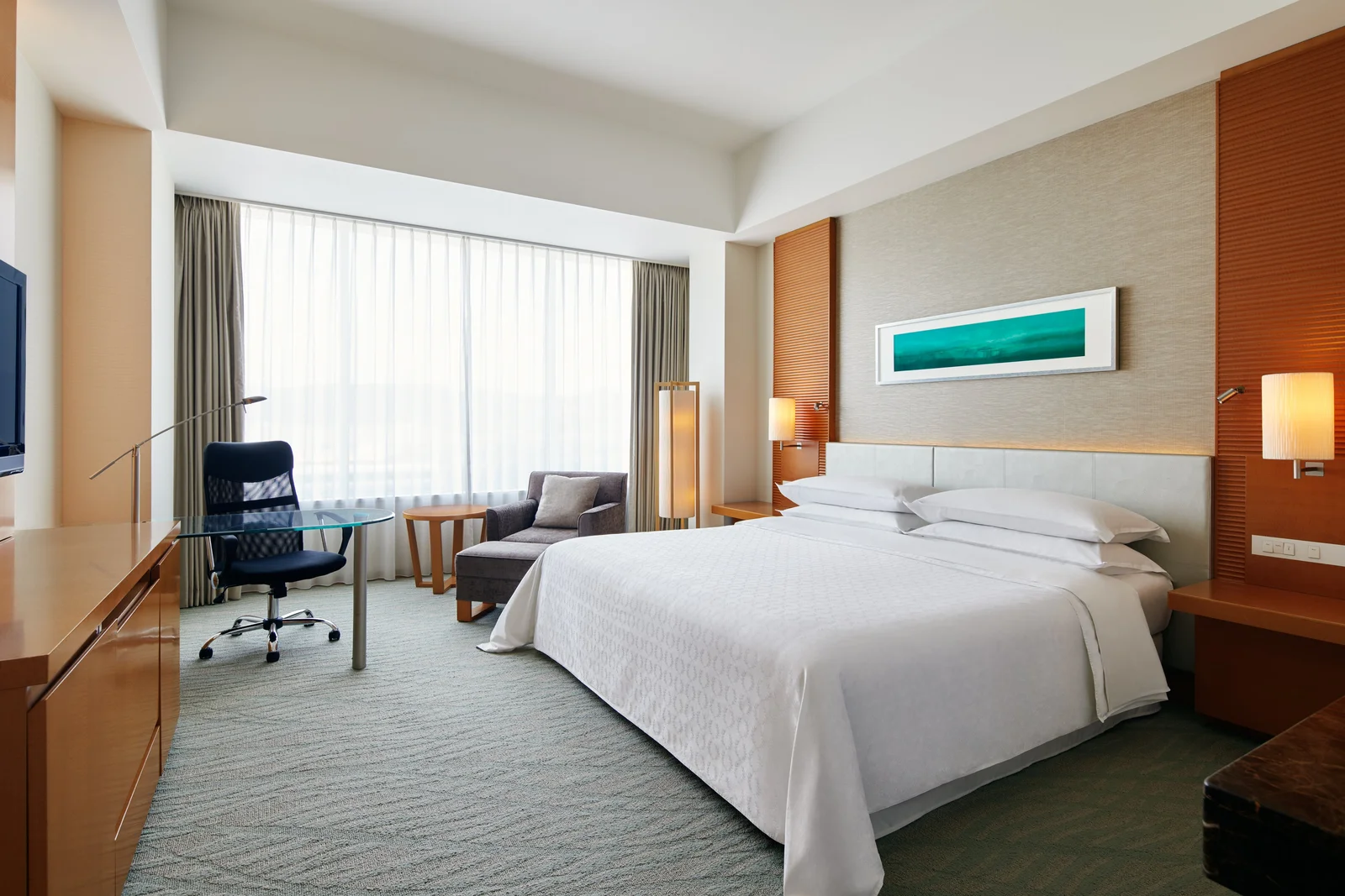 Club King guest room with a large bed at Sheraton Grand Hiroshima