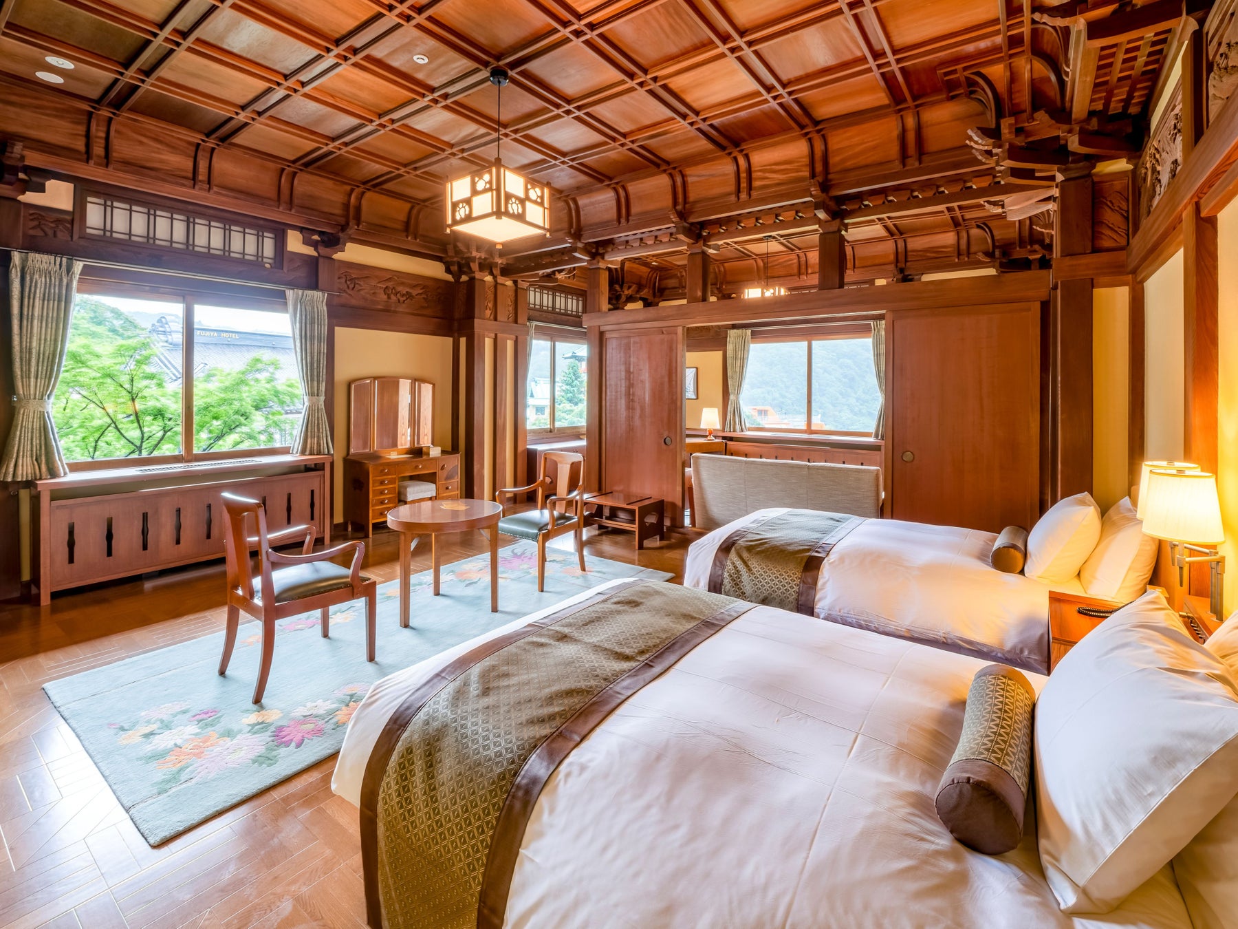 후지야 호텔 Flower Palace Heritage Room 국화 객실과 일본·서양식 거실 공간