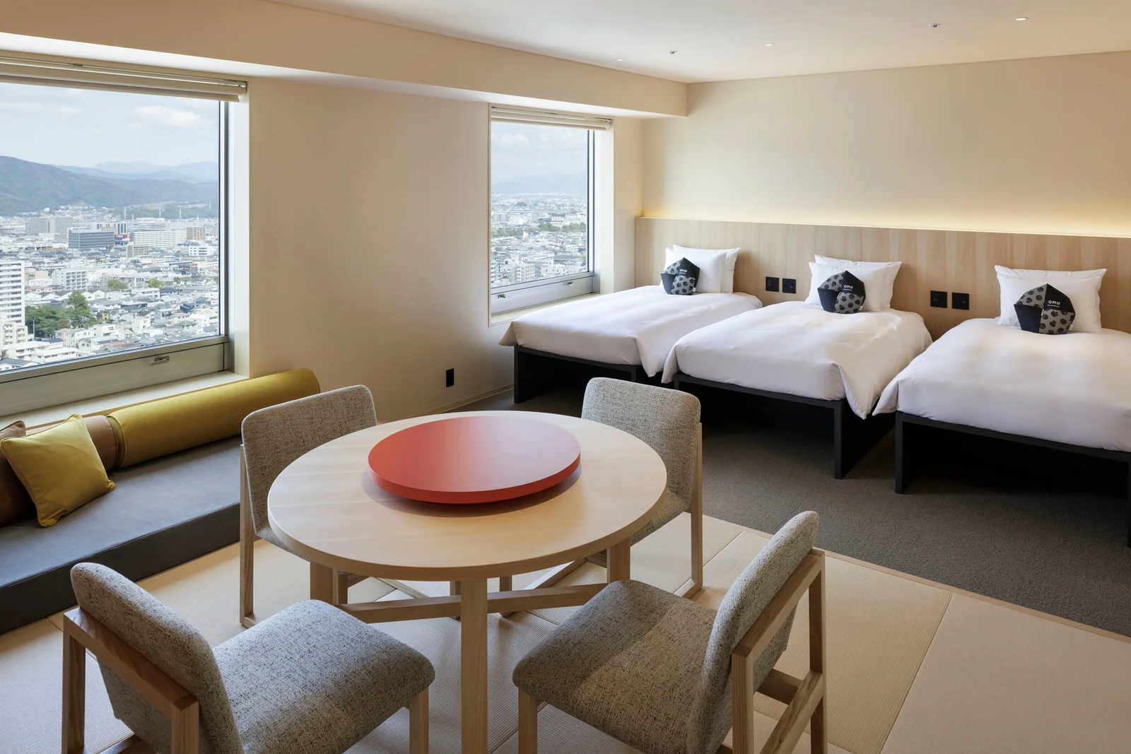 OMO7 Kochi Utage Suite 大型客房與睡眠空間