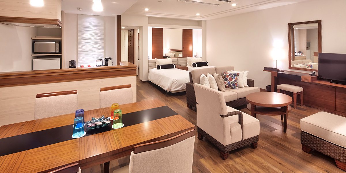 Ala Mahaina Condo Hotel Deluxe 4 Beds 객실과 오션뷰 창면
