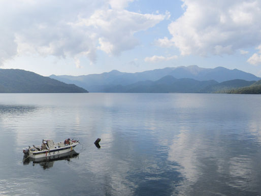 Lake Chuzenji and Nikko mountains for a central Nikko versus Okunikko autumn leaves comparison