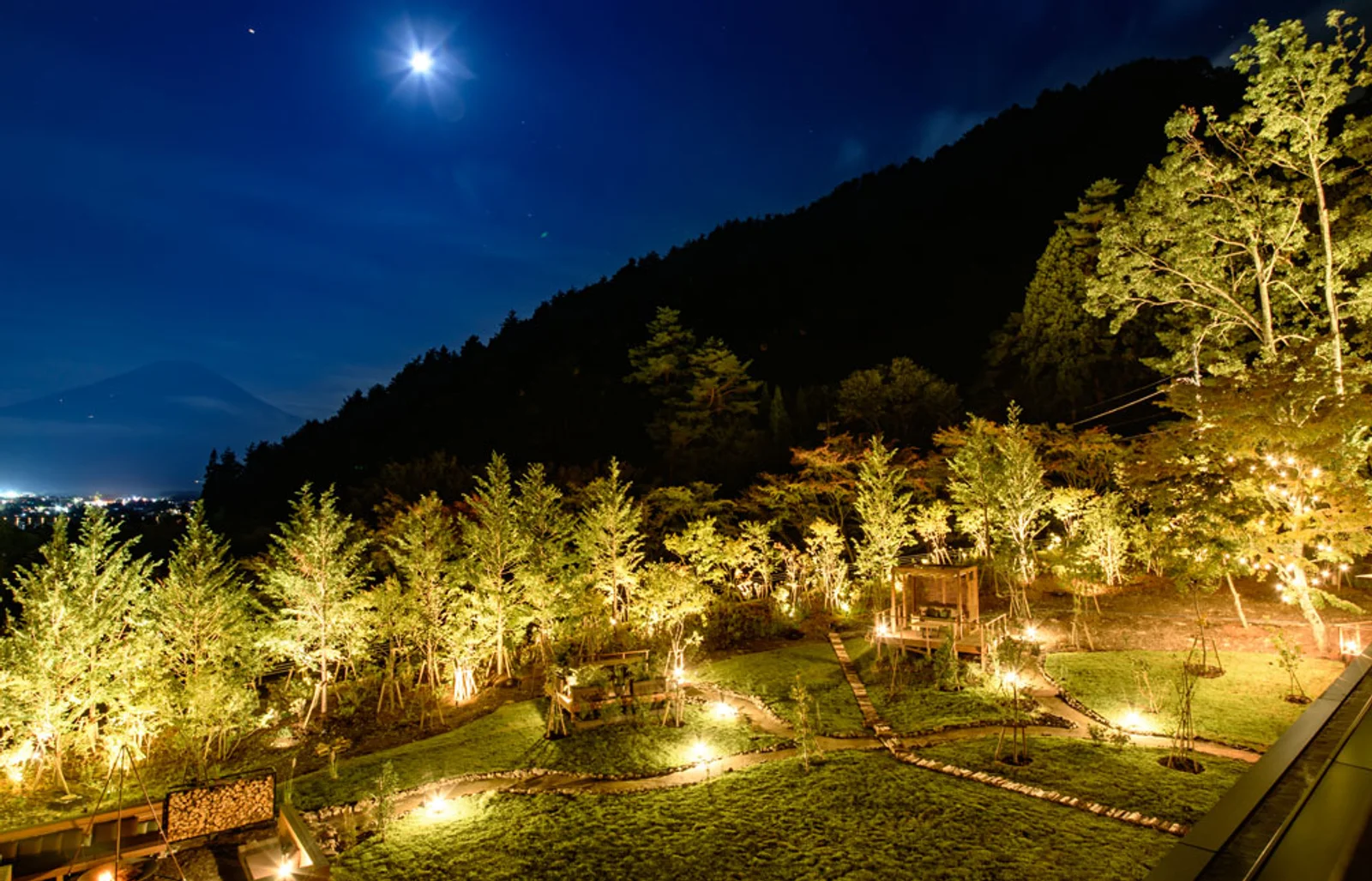 Forest garden and evening outdoor area at FUFU Kawaguchiko