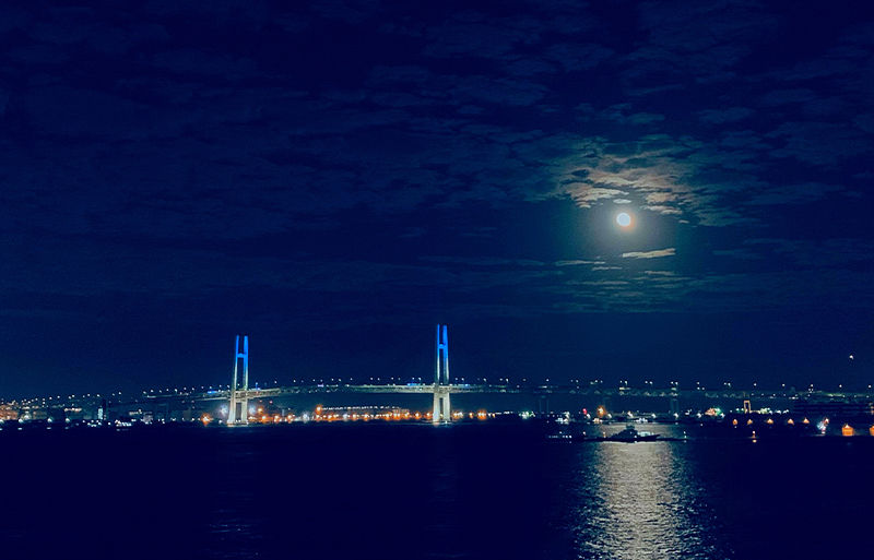 從橫濱大棧橋眺望港未來摩天輪與橫濱夜景