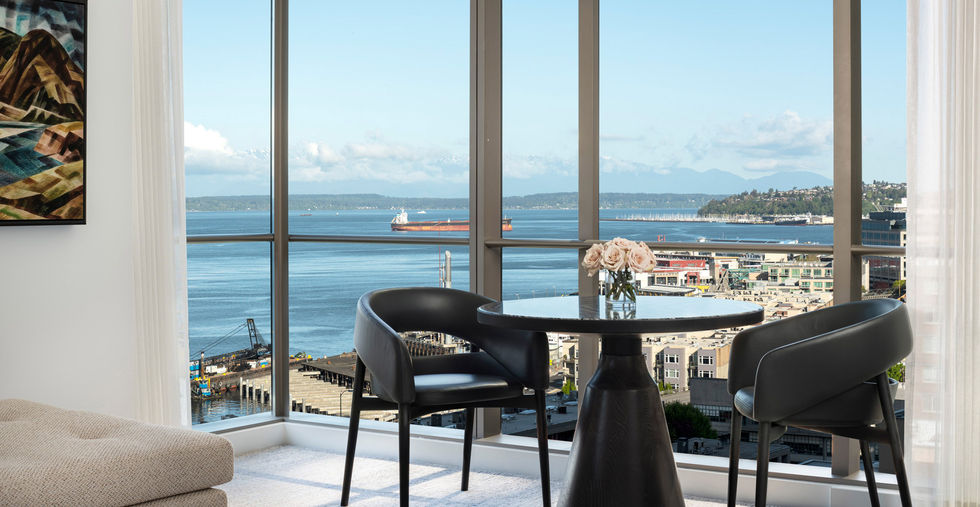 Suite dining area