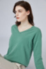 No.42 PURE CASHMERE V-NECK SWEATER